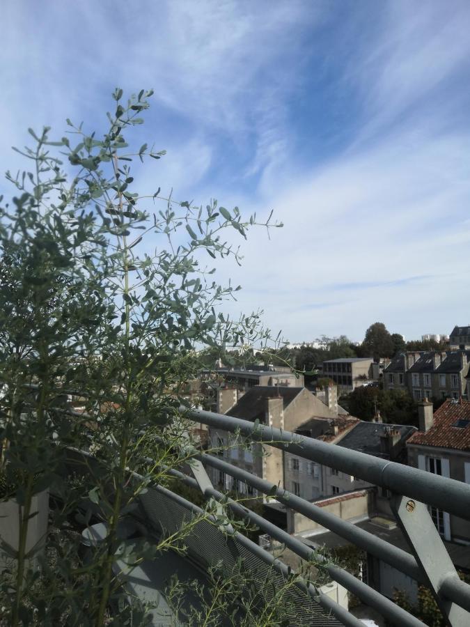 Le Carmelite Apartment Poitiers Exterior photo